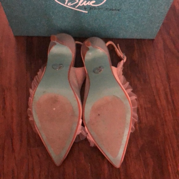 Betsy Johnson satin heels - Picture 3 of 5